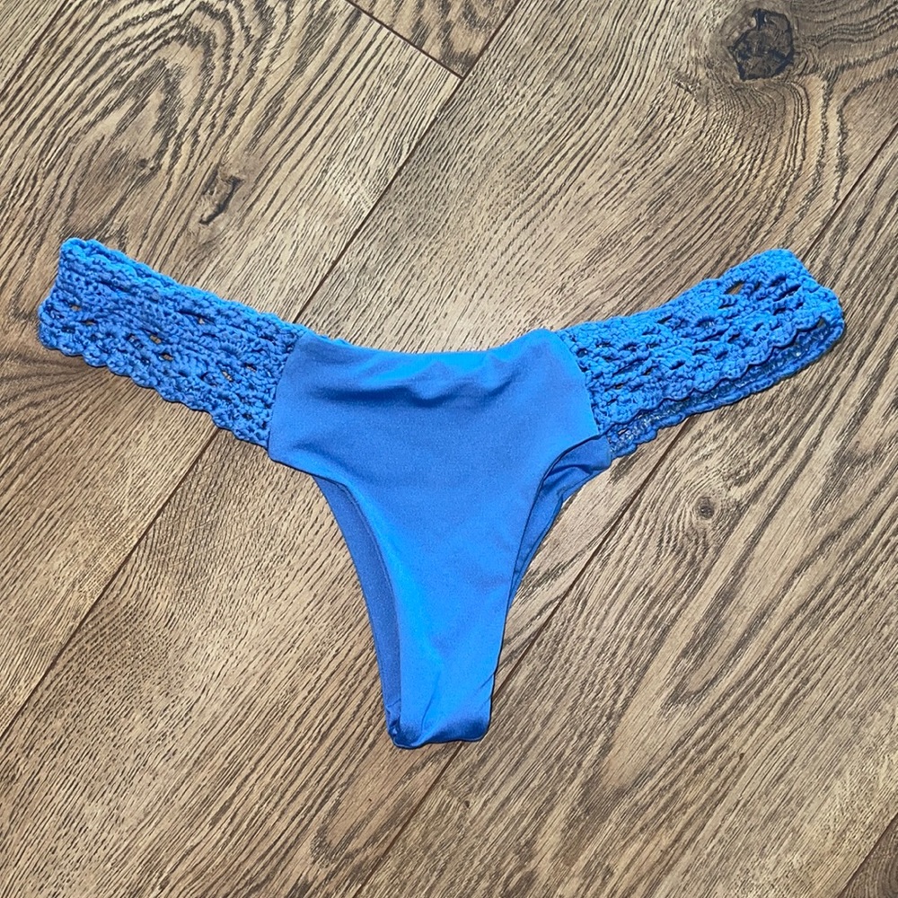 frankie’s bikini bottom